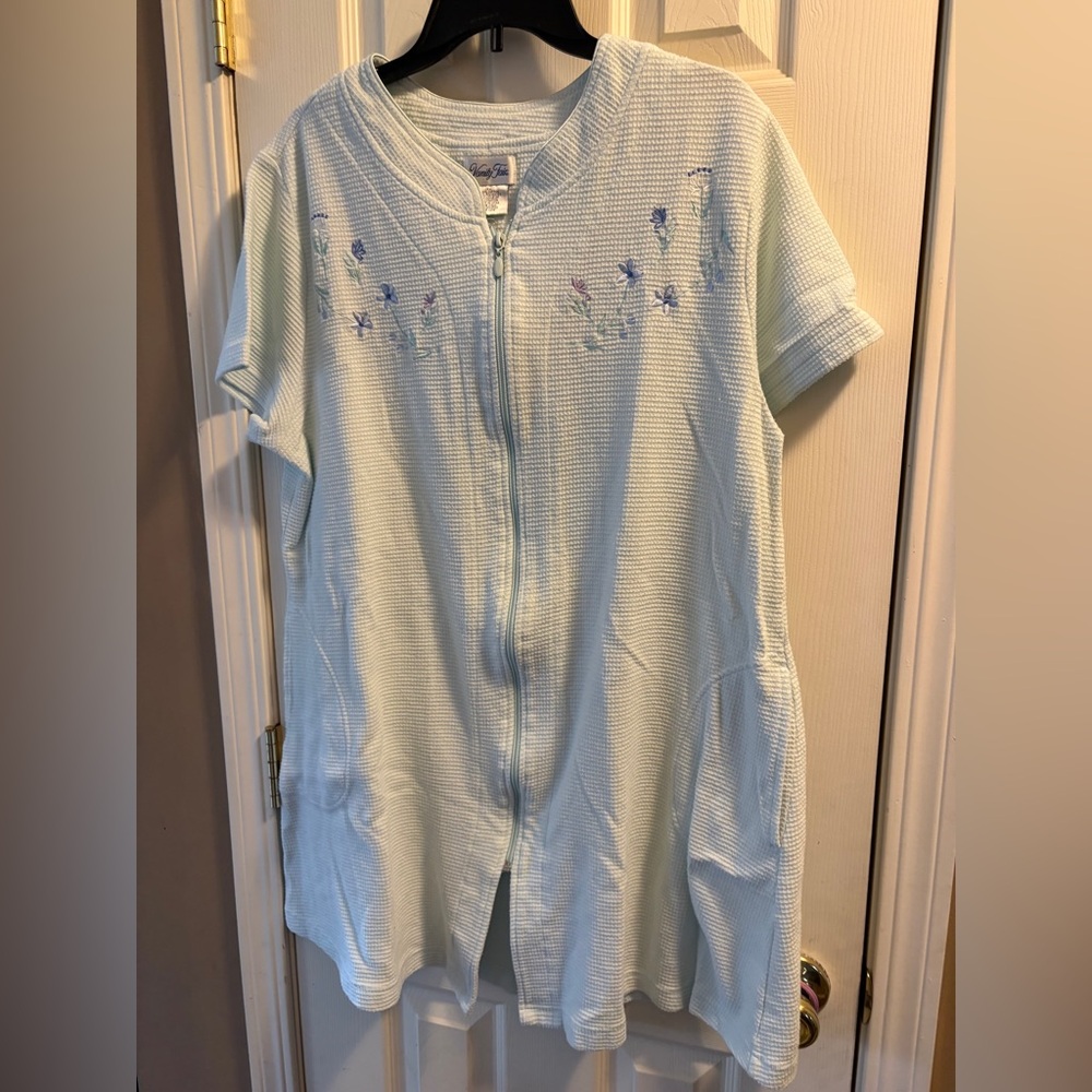 Vanity Fair Short Zip-up Robe